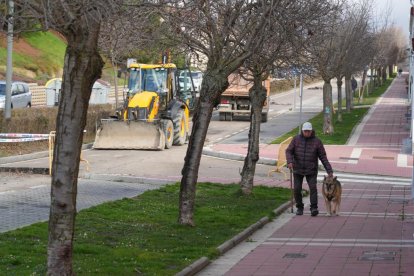 Corte de tráfico en la avenida de Las Contiendas por las obras de pavimentación