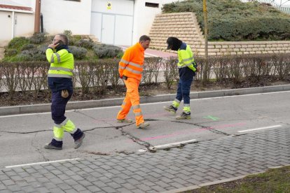Corte de tráfico en la avenida de Las Contiendas por las obras de pavimentación