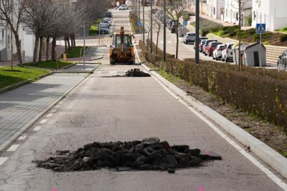 Corte de tráfico en la avenida de Las Contiendas por las obras de pavimentación