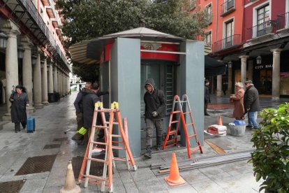 Kioscos que se transformarán el Lockers. Kiosco calle Ferrari