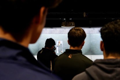 El Regimiento de Caballería Farnesio y Grupo Acorazado de Caballería Villaviciosa participan en la actividad ‘Working day’ junto a alumnos de cuarto de la ESO y primero y segundo de Bachillerato.