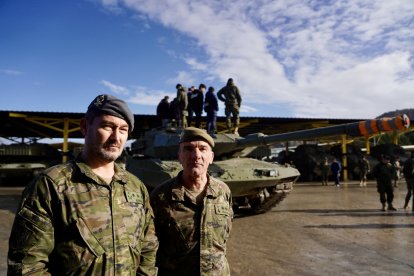 El Regimiento de Caballería Farnesio y Grupo Acorazado de Caballería Villaviciosa participan en la actividad ‘Working day’ junto a alumnos de cuarto de la ESO y primero y segundo de Bachillerato.