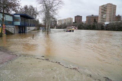 Crecida del río Pisuerga a su paso por Valladolid