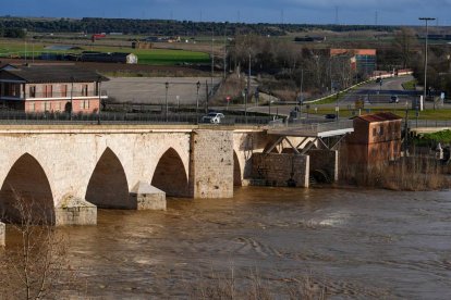Crecida del Duero a su paso por San Miguel del Pino y Tordesillas