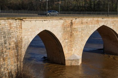 Crecida del Duero a su paso por San Miguel del Pino y Tordesillas