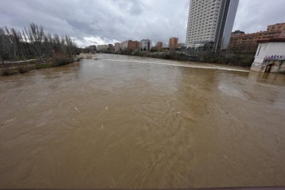 Subida del caudal del Pisuerga a su paso por las Moreras.