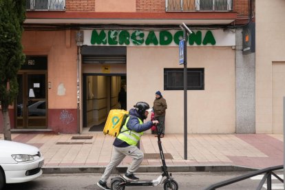 La calle vallisoletana mitad centro, mitad vía