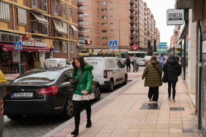 La calle vallisoletana mitad centro, mitad vía