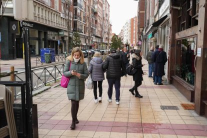 La calle vallisoletana mitad centro, mitad vía