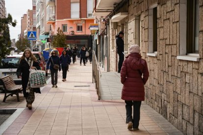 La calle vallisoletana mitad centro, mitad vía