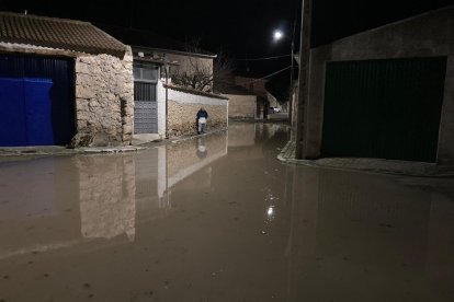 Imágenes del río Duratón llegando a las calles de Rábano
