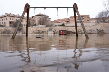 El río Duratón a su paso por Rábano y Peñafiel en Valladolid