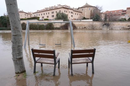 El río Duratón a su paso por Rábano y Peñafiel en Valladolid