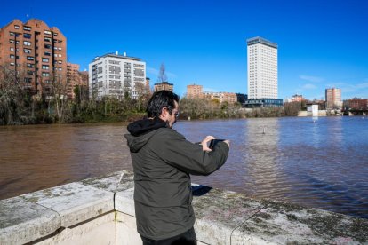 El río Pisuerga a su paso por la capital vallisoletana.