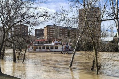 El río Pisuerga a su paso por la capital vallisoletana.