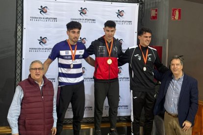 Podio del 800 masculino.