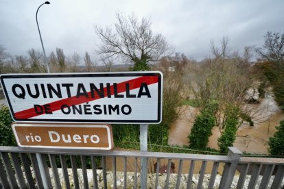 El Duero se desborda a su paso por Quintanilla de Onésimo.