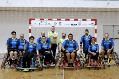 Componentes de los dos equipos de Inclusport Serban de balonmano a 4 y balonmano a 6.