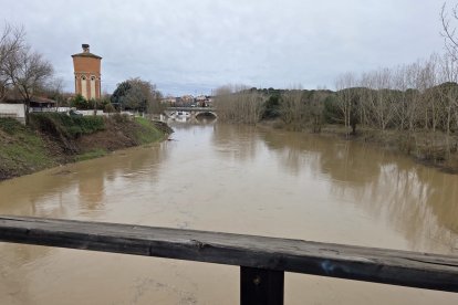 Viana se prepara por la posible subida del caudal del Cega