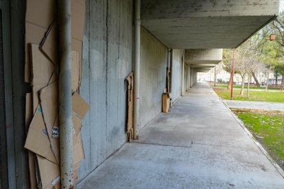 Entorno del Centro Cívico Zona Este, donde duerme una persona sin hogar desde hace cuatro años.