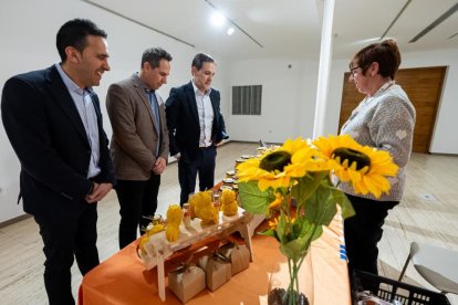 Moisés Santana, Mario de Fuentes Francos y Conrado Íscar en el Salón de la Miel. 