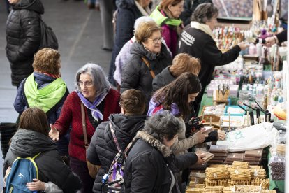 Encuentro de encajeras, con más de 500 participantes. PHOTOGENIC