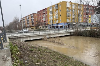 Río Esgueva en el puente de Tía Juliana
