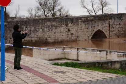 Paso del río Cega en Viana