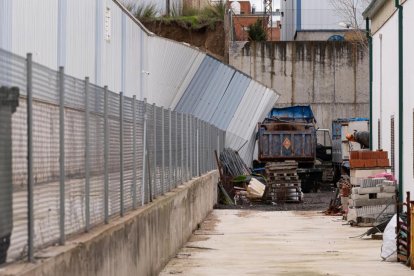 Derrumbe de una nave en el Polígono San Cristóbal.