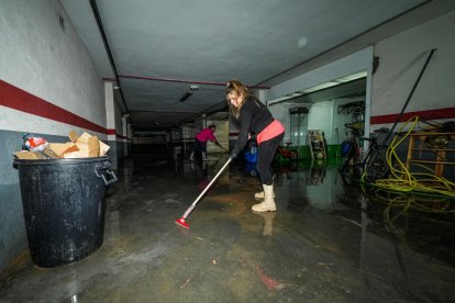 Casas y calles afectadas por la crecida del río Duero