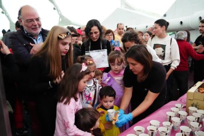 La Cúpula se llena de disfraces para despedir el Carnaval