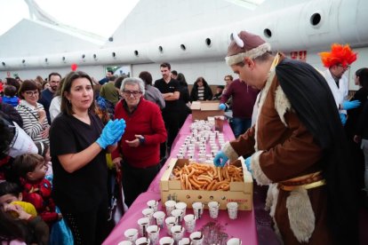 La Cúpula se llena de disfraces para despedir el Carnaval