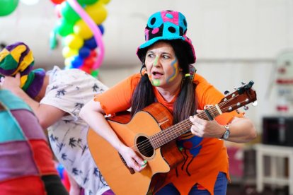 La Cúpula se llena de disfraces para despedir el Carnaval