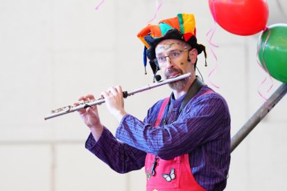 La Cúpula se llena de disfraces para despedir el Carnaval