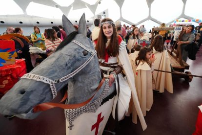 La Cúpula se llena de disfraces para despedir el Carnaval