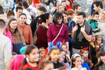 La Cúpula se llena de disfraces para despedir el Carnaval