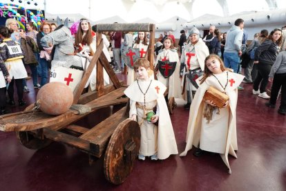 La Cúpula se llena de disfraces para despedir el Carnaval