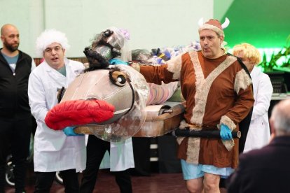 La Cúpula se llena de disfraces para despedir el Carnaval