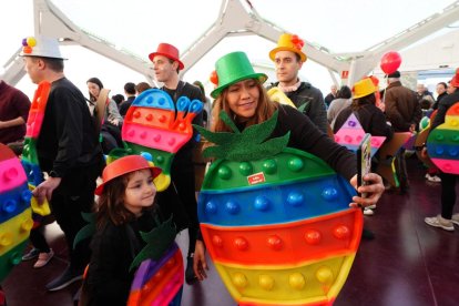 La Cúpula se llena de disfraces para despedir el Carnaval