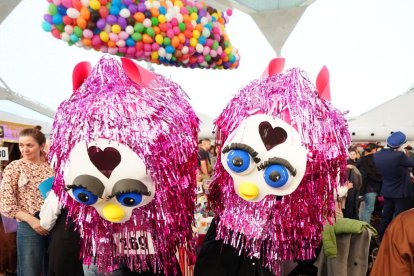 La Cúpula se llena de disfraces para despedir el Carnaval