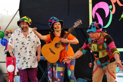 La Cúpula se llena de disfraces para despedir el Carnaval