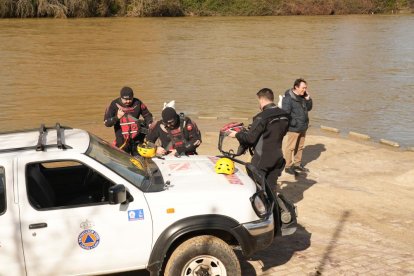 Dispositivo de Bomberos y Protección Civil para la búsqueda del hombre desaparecido en el puente de Santa Teresa