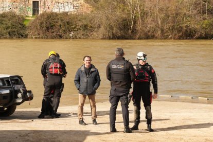 Dispositivo de Bomberos y Protección Civil para la búsqueda del hombre desaparecido en el puente de Santa Teresa
