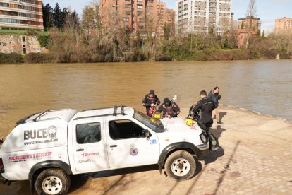Dispositivo de Bomberos y Protección Civil para la búsqueda del hombre desaparecido en el puente de Santa Teresa