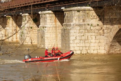Dispositivo de Bomberos y Protección Civil para la búsqueda del hombre desaparecido en el puente de Santa Teresa