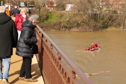 Dispositivo de Bomberos y Protección Civil para la búsqueda del hombre desaparecido en el puente de Santa Teresa
