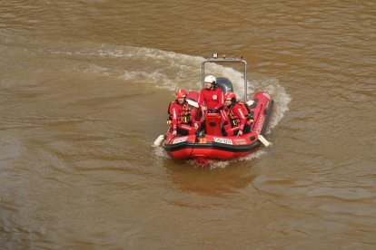 Dispositivo de Bomberos y Protección Civil para la búsqueda del hombre desaparecido en el puente de Santa Teresa