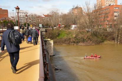 Dispositivo de Bomberos y Protección Civil para la búsqueda del hombre desaparecido en el puente de Santa Teresa