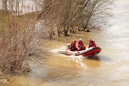 Dispositivo de Bomberos y Protección Civil para la búsqueda del hombre desaparecido en el puente de Santa Teresa