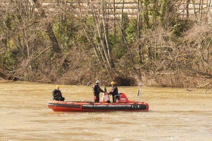 Dispositivo de Bomberos y Protección Civil para la búsqueda del hombre desaparecido en el puente de Santa Teresa